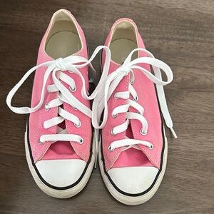 Converse Pink Low Top Canvas Sneakers Little Girls size 1